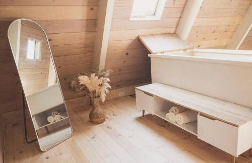 Clarity Cabin A-Frame Sanctuary w Hot Tub Fireplace Grill AC Hammock Chairs Fire Pit Pets OK - Foto 17