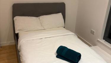 Rooftop 2 Bed Penthouse, Hot Tub, Wrapped Balcony, Free Parking, Train Station Location by Opulent Stays - Foto 4