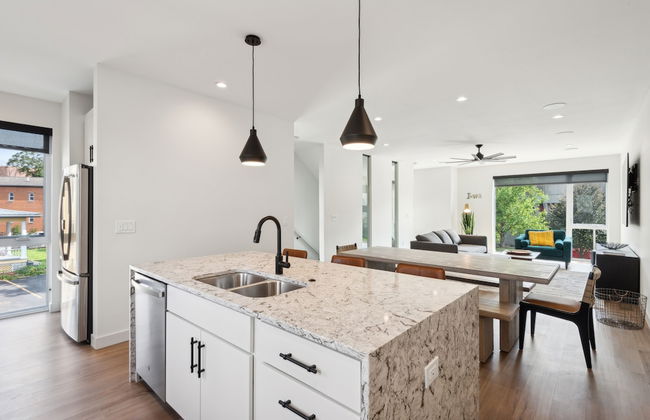 New Modern Townhome With Rooftop Patio 2 Bedroom Townhouse by RedAwning - Foto 11