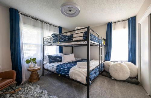 Modern Luxe 3B2B - Hot Tub - Game Room - EV Charger - Walk to Downtown LS - Foto 11