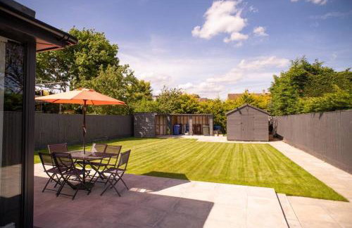 Daisy Lodge - Spacious Two Bed Flat - Parking, Netflix, WIFI - Close to Blenheim Palace & Oxford - F1 - Photo 5