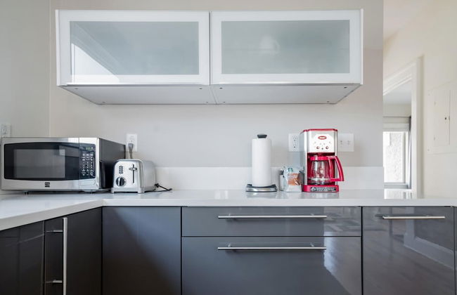 Downton Annie Apartment One 2BD 1BA Parking - Foto 15