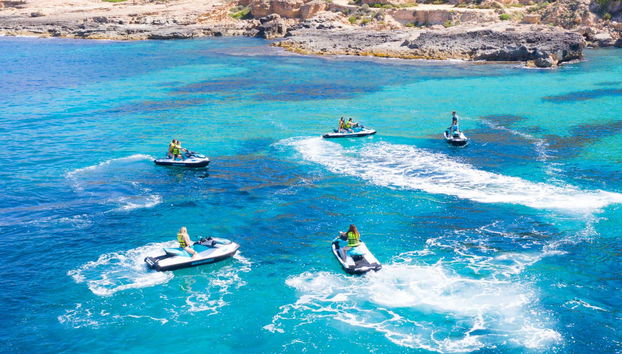 Solcando le acque del Mediterraneo