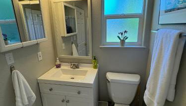 Charming Downtown Cottage - Photo 5