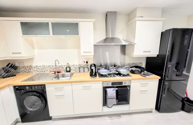 Large Modern House with Parking - Photo 47