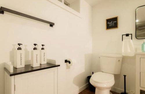 The Minimalist Escape - Modern 1BD in the Heights - Foto 30