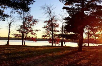 Spacious Family-Friendly Log Cabin with Lake Views near Cadillac, Michigan - Foto 6