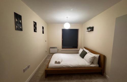 Cosy 2-Bed Modern City Apartment with Balcony - Foto 6