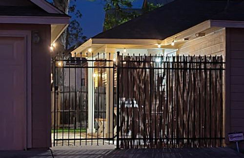 Welcoming home walkable to Steps of Alamodome & riverfront & near River Walk - Foto 24