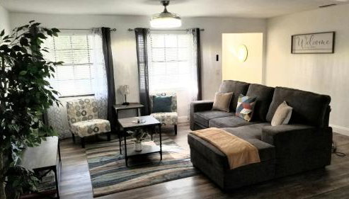 Whole House+Renovated+Pool+Lanai+BBQ+Close to All - Foto 2