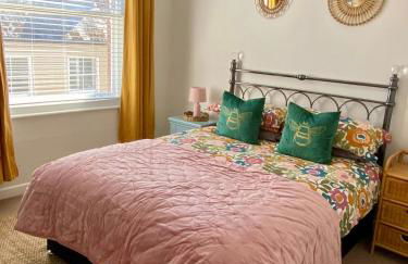 No 3, apartment in the heart of Bridport, Dorset - Photo 5