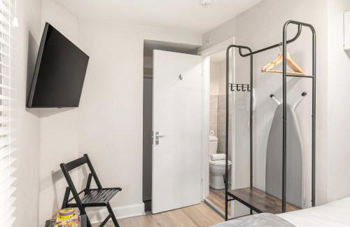 Glimmering Comfort Spacious Studio - Photo 15