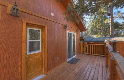 Stylish Elysian Big Bear Cabin w Enclosed backyard - Photo 21