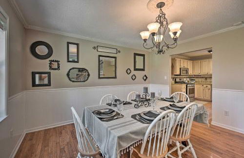 2 Mi to Clemson Central Villa with Deck, Near Lakes - Foto 7