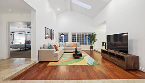 Hot Tub with A View and Large Back Deck & Game Room - Foto 5