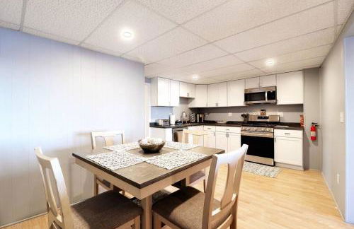 Chain O' Lakes Beach Penthouse with Lake Access - Foto 17