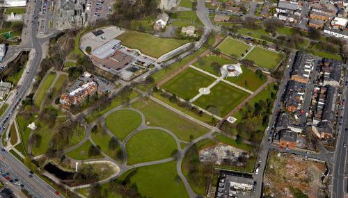 Spacious Apartment Near Rochdale Centre Train Tram Bus Free Parking Fast Wi-Fi - Foto 5, Garden