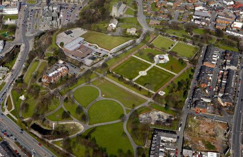 Spacious Apartment Near Rochdale Centre Train Tram Bus Free Parking Fast Wi-Fi - Foto 5