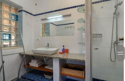 Oceanfront Villa - 8 rooms, 2 kitchens with pool, billiard table and Beach-Volleyball Court - Foto 41