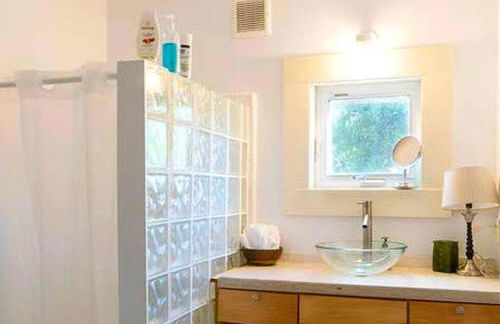 Upcycled Shipping Containers Transformed into a Glamping Home for a Unique Florida Vacation - Foto 33