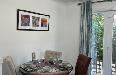 Stylish Highland Home - Photo 10