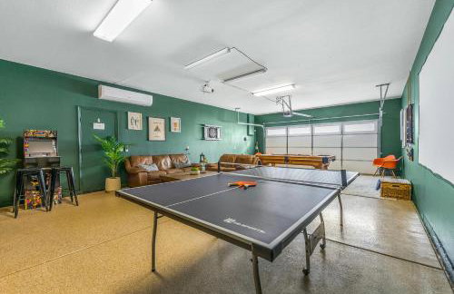 GAMEROOM, King Beds, Movie Projector, Heated Saltwater Pool, Golf and Games! - Foto 8