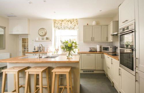 Bespoke Central Town House - Photo 7