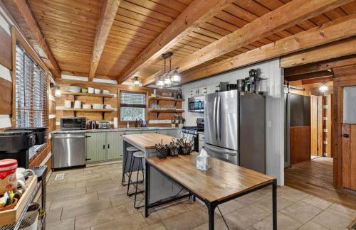 Riverfront w Hot Tub Game Room Fire Pit & More - Foto 14