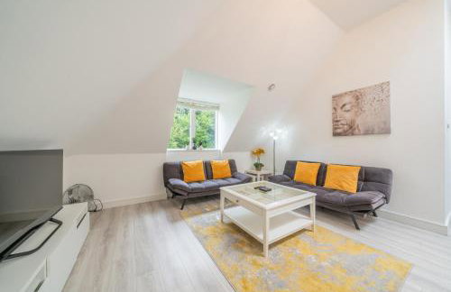 New! Modern Elegant 2-Bed Apartment, free parking - Photo 23