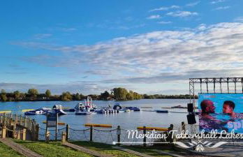 Elite Retreats 4U Lakeside Hot Tub Log Cabin with the fishing peg at Tattershall Lakes Park - Foto 44