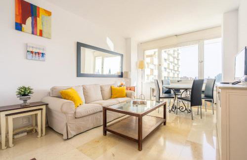 Vistas a Plaza de España y Parking Gratuito - Foto 3