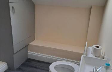 1 Bed Loft - Sleeps 2 - Parking - Wifi - Foto 6