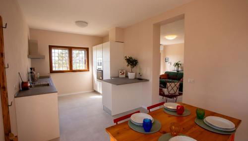 Casale Medi - Nuove ed eleganti case con giardino, vista e piscina condivisa - Foto 5