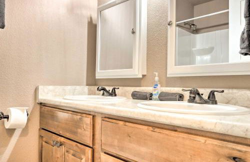 Quiet Haven with Hot Tub, 4 Mi to Canyon Lake! - Foto 15