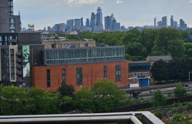 Executive E15 Apartment - Skyline Terrace & Free Private Parking - 5-min Walk to Abba Arena - Foto 41