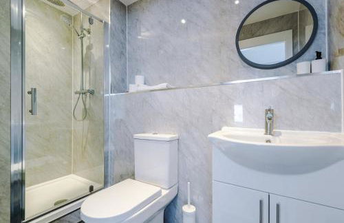 Cohost Partners Cozy Stay Heart of Warrington - Photo 27