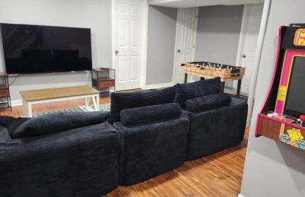 Charming 5 Bed with Spacious Yard with HotTub - Foto 17