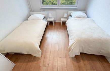 Ausgestattete Wohnungen für Monteur-Teams mit kostenlosem Parkplatz, WIFI, TV, Waschmaschine, Küche, Balkon, Restaurants und Supermarkt - Foto 13