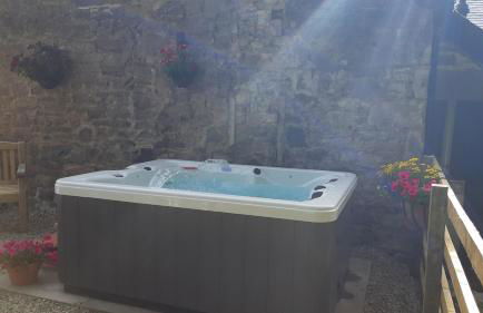 A Cozy Bothy Retreat with Hot Tub - Photo 12