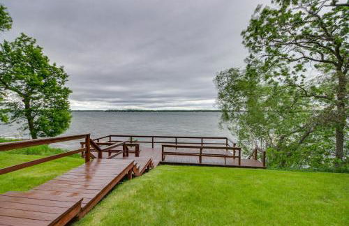 Lakefront Pelican Rapids Cabin with Boat Dock! - Foto 28