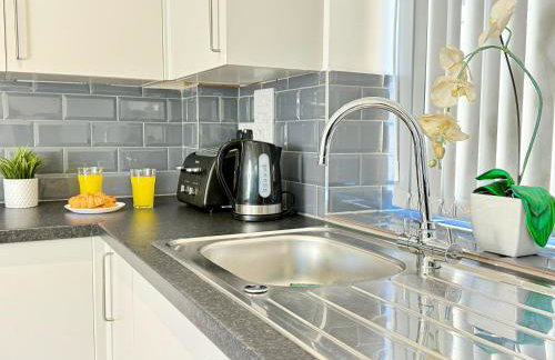 Evergreen Lodge - Two Bed Lux Flat - Parking, Garden, Patio, WIFI, Netflix - Close to Blenheim Palace & Oxford - F3 - Photo 19