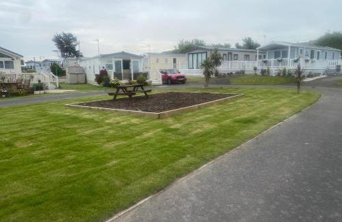 Seaside 2-Bed Caravan Retreat - Sleeps 6 & Parking - Foto 33