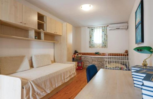 Beautiful Apartment In Hrboki With Wifi - Photo 34