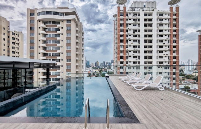 Luxurious 1BR Apartment With Stunning Balcony View - Photo 28