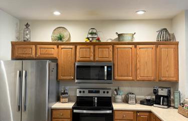 Comfy Casual 2 bed 2 bath condo - Photo 1