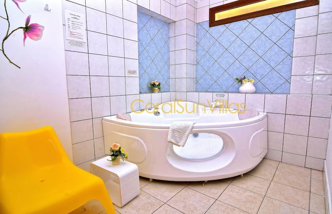 Large Pool & Garden, Billiard, Peaceful Area, Near to the Sea, Coral Bay Paphos - Foto 46