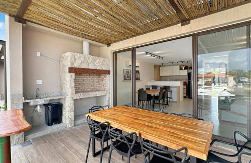 Casa em Condomínio Clube - Ar condicionado - Piscina - Foto 2