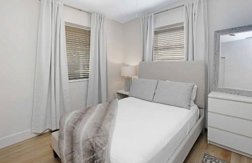 Totally Renovated Near Beach - Photo 17