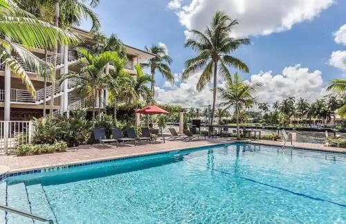 Boca Waterfront • Watch the Boats • Pool & Gym - Photo 34