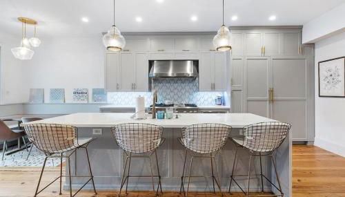 Designer 3 BR Townhome with Beautiful Backyard - Foto 2